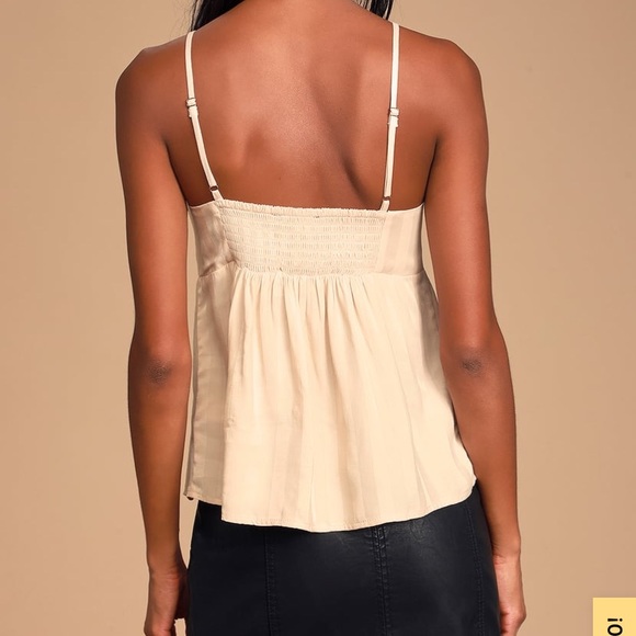 🔥SOLD🔥 Lulu’s Striped Satin Tie Front Tank Top Nude M, L - Picture 2 of 8